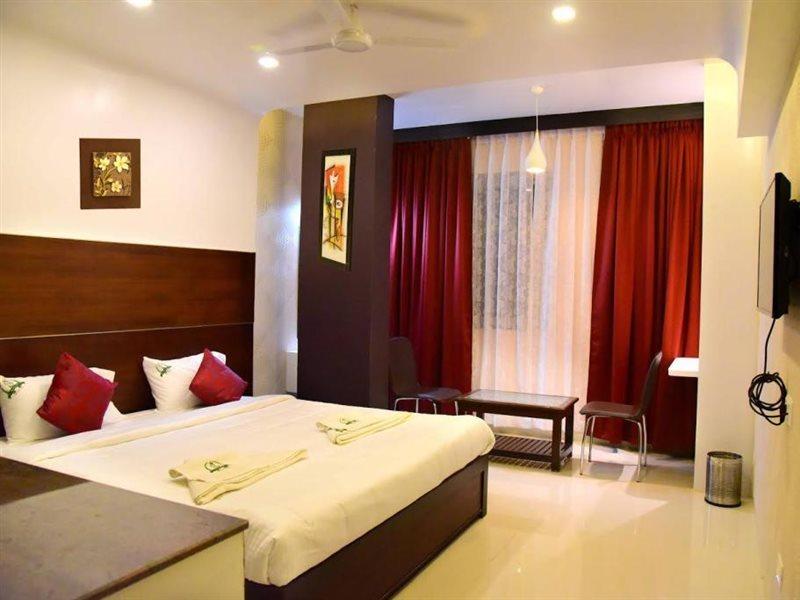Hotel Sumith Palace Pondicherry Exterior foto